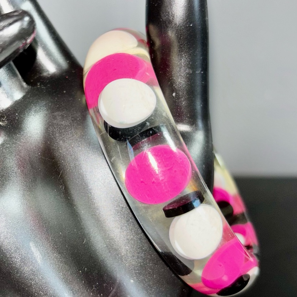 Vintage 3/4” Inch Clear Lucite Bangle Bracelet with zoink, White Black Circles - Picture 3 of 6